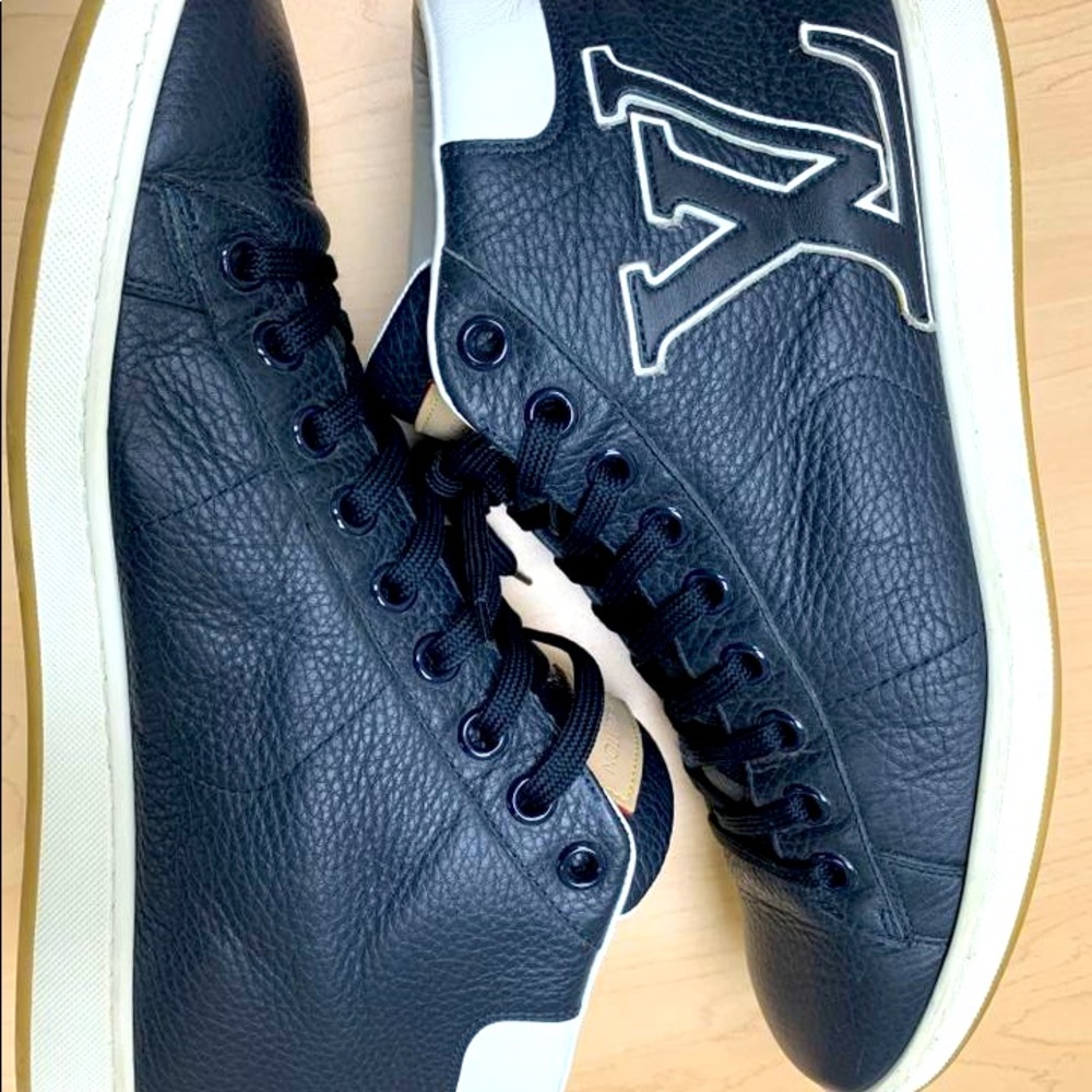 Authentic Size 9 LV Mens Sneakers Great Condition